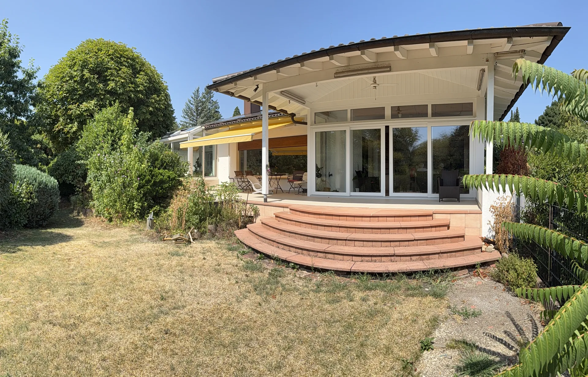 Zweiter Blick auf den Garten der Wohngemeinschaft I