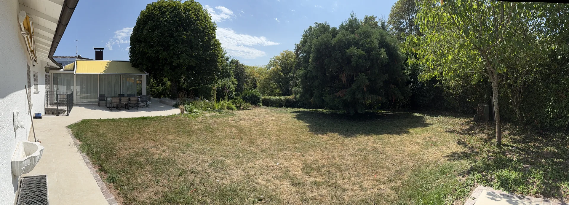 Gartenansicht von der Terrasse der Wohngemeinschaft I